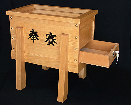 賽銭箱4本脚(鍵・引出付)タモ材