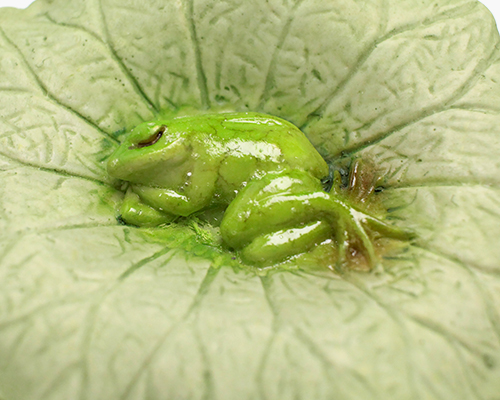 縁起蛙 抱える (カカエル)