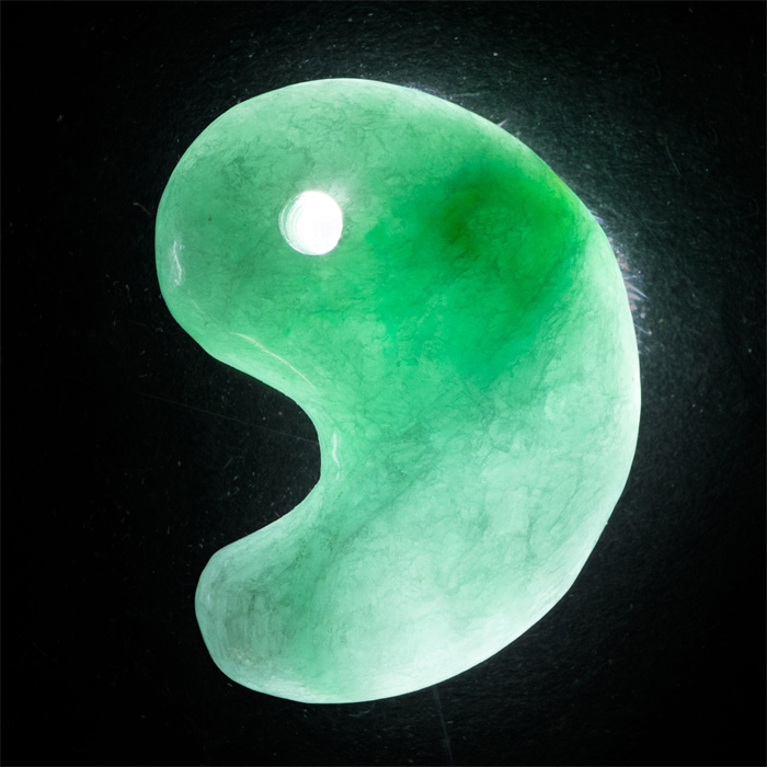 勾玉 糸魚川翡翠